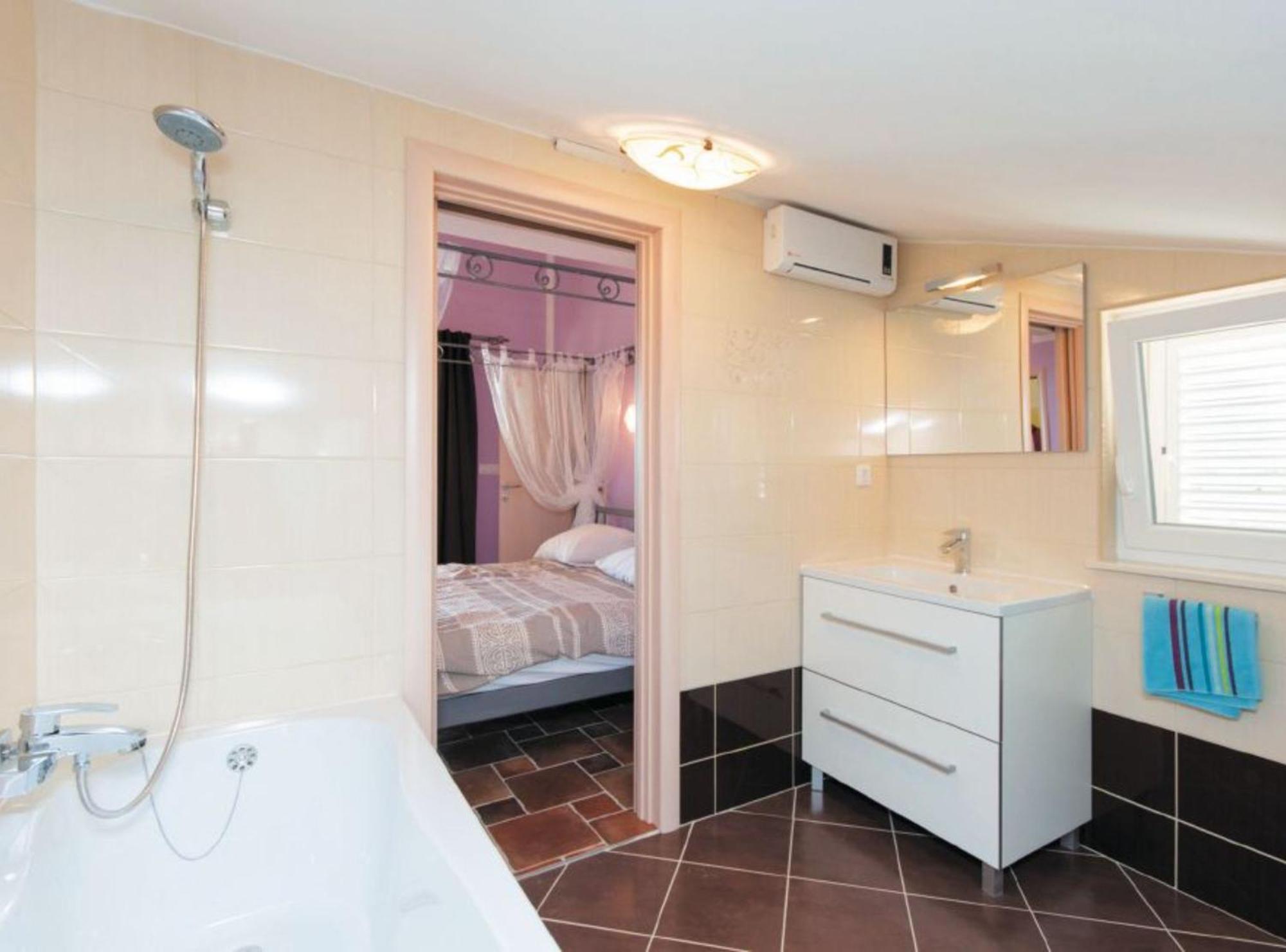 Holiday Home Boni ราบ ภายนอก รูปภาพ