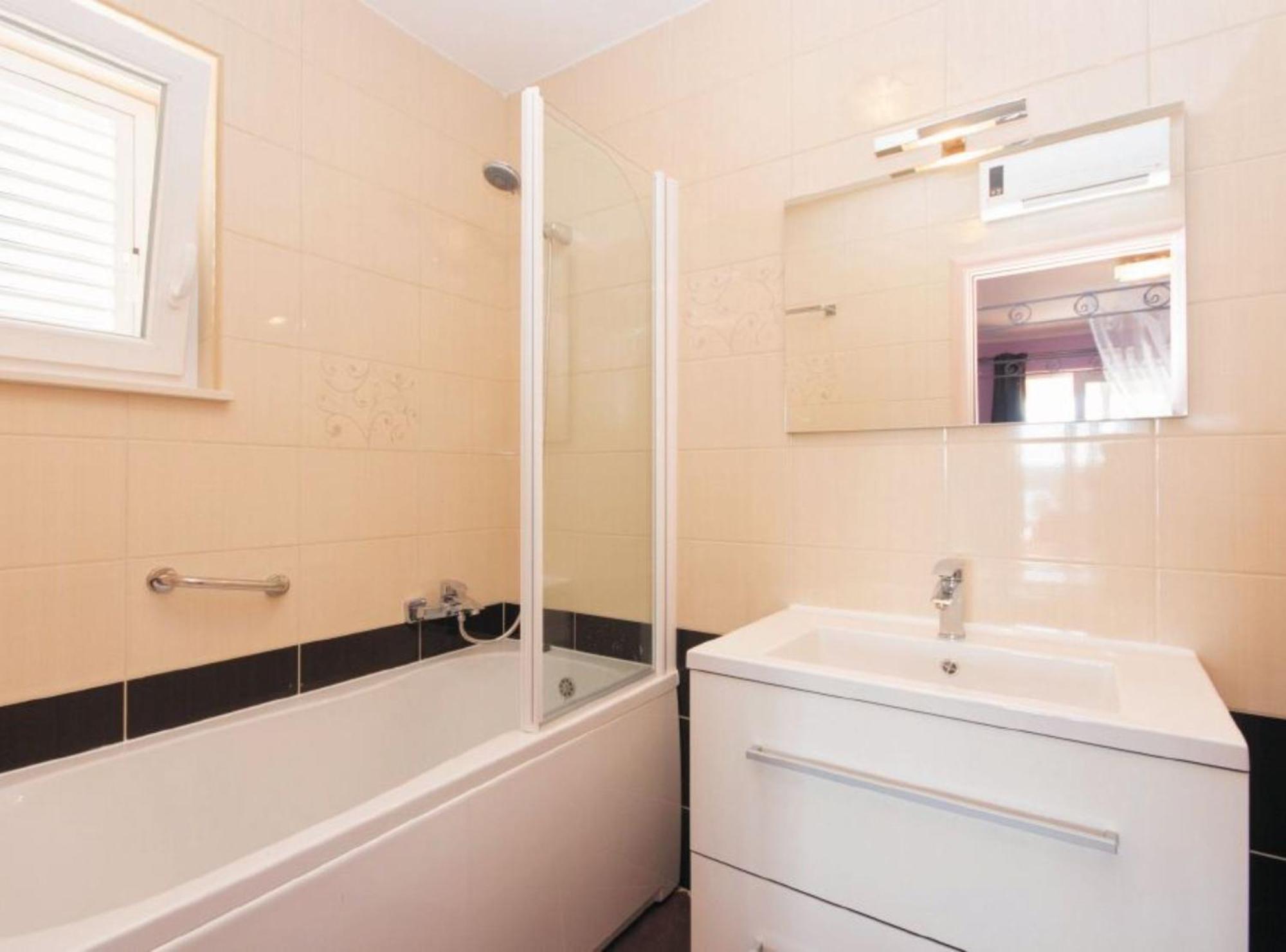 Holiday Home Boni ราบ ภายนอก รูปภาพ